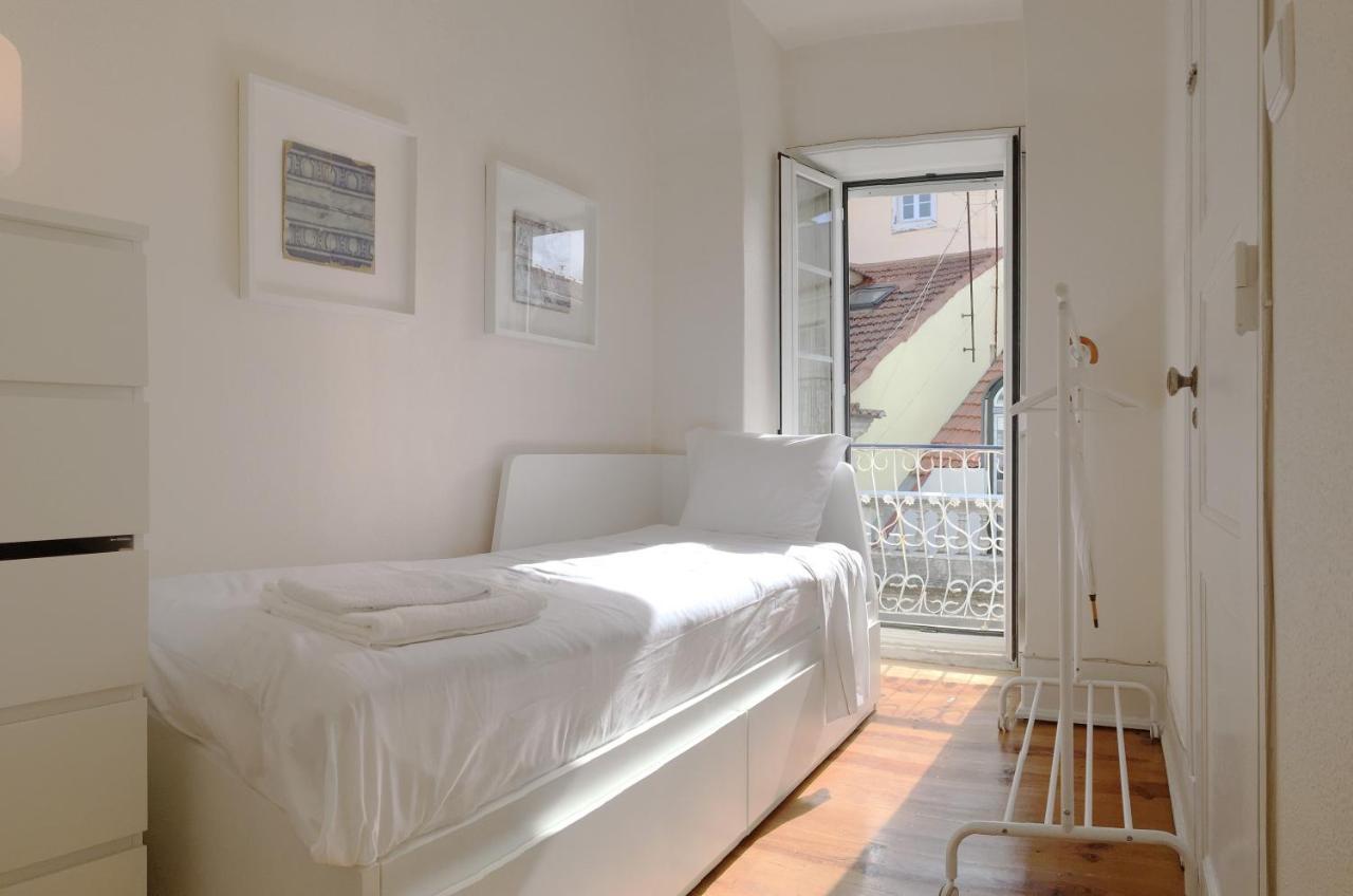 Cosy Room Atalaia, Lisbon